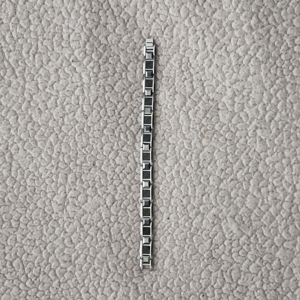Stainless steel and carbon fiber bracelet
